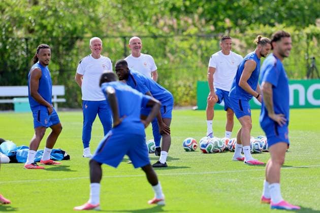 French Soccer Team at Practice Session - New Jersey French coach Didier Deschamps with players participe during a training session for the 2026 World Cup ahead of France-Senegal in New Jersey on June 15, 2026. Photo by Charles Guerin ABACAPRESS.COM Morristown NJ  Copyright: xGuerinxCharles ABACAx