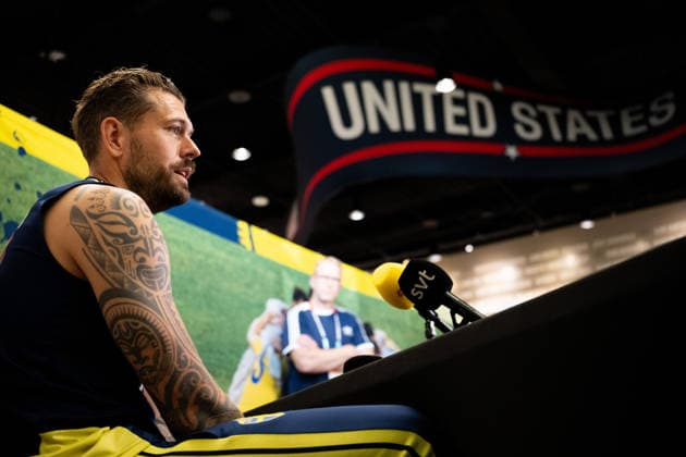 260615 Goalkeeper Kristoffer Nordfeldt of the Swedish men s national football team in the mixed zone after a training session during day 5 on June 15, 2026 in Dallas. Photo: Petter Arvidson BILDBYRAN kod PA PA1236 fotboll football soccer fotball vm fotbolls-vm fotball-vm fotbolls-vm 2026 FIFA World Cup, WM, Weltmeisterschaft, Fussball 2026 mixed zone sverige sweden sverige a day 5 bbeng