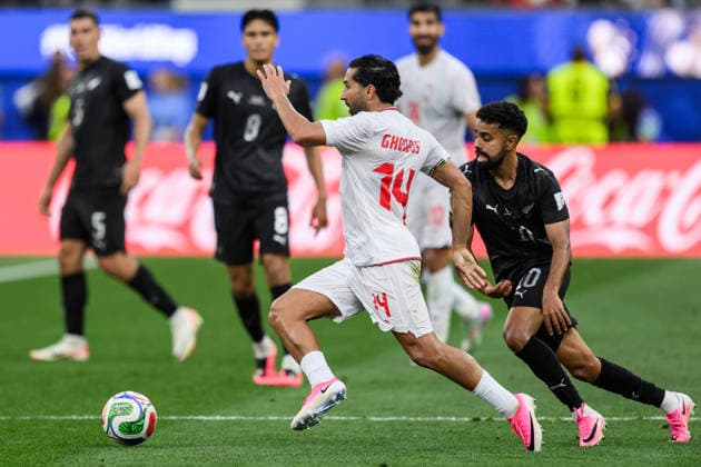 260615 Saman Ghoddos of Iran and Sarpreet Singh of New Zealand during the FIFA World Cup, WM, Weltmeisterschaft, Fussball 2026 football match between Iran and New Zealand on June 15, 2026 in Los Angeles. Photo: Joel Marklund BILDBYRAN kod JM JM0824 bbeng fotboll football soccer fotball vm fotbolls-vm fotball-vm fotbolls-vm 2026 fifa world cup 2026 iran nya zeeland new zealand
