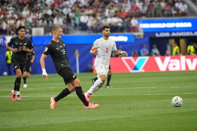 Iran v New Zealand - FIFA World Cup, WM, Weltmeisterschaft, Fussball 2026 - Group G SANTA CLARA, UNITED STATES - JUNE 15: Finn Surman of New Zealand in action during 2026 FIFA World Cup First Stage Group G match between IR Iran and New Zealand at the Los Angeles Stadium (SoFi Stadium) in Inglewood, California, United States on June 15, 2026. Tayfun Coskun Anadolu California United States. Editorial use only. Please get in touch for any other usage.  Copyright: x2026xAnadoluxTayfunxCoskunx