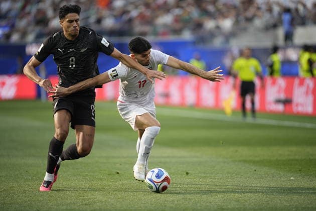 Iran v New Zealand - FIFA World Cup, WM, Weltmeisterschaft, Fussball 2026 - Group G SANTA CLARA, UNITED STATES - JUNE 15: Marko Stamenic (8) of New Zealand in action against Aria Yousefi of IR Iran during 2026 FIFA World Cup First Stage Group G match between IR Iran and New Zealand at the Los Angeles Stadium (SoFi Stadium) in Inglewood, California, United States on June 15, 2026. Tayfun Coskun Anadolu California United States. Editorial use only. Please get in touch for any other usage.  Copyright: x2026xAnadoluxTayfunxCoÅükunx