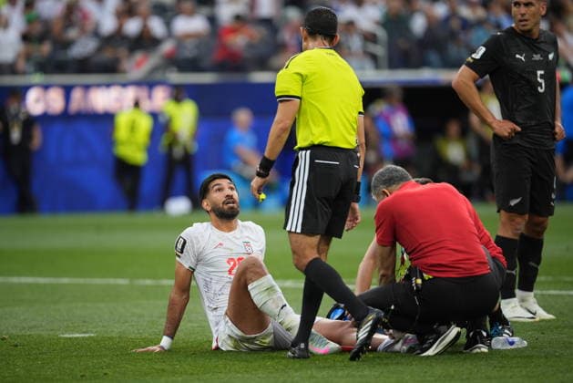Iran v New Zealand - FIFA World Cup, WM, Weltmeisterschaft, Fussball 2026 - Group G SANTA CLARA, UNITED STATES - JUNE 15: Shahriar Moghanloo of IR Iran lies on the ground during 2026 FIFA World Cup First Stage Group G match between IR Iran and New Zealand at the Los Angeles Stadium (SoFi Stadium) in Inglewood, California, United States on June 15, 2026. Tayfun Coskun Anadolu California United States. Editorial use only. Please get in touch for any other usage.  Copyright: x2026xAnadoluxTayfunxCoÅükunx