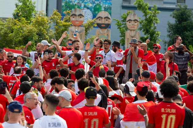 June 15, 2026, Seattle, Washington, USA: Exuberant Egypt fans cheer on the Seattle waterfront before the FIFA World Cup, WM, Weltmeisterschaft, Fussball match between Belgium and Egypt at Seattle Stadium on Monday, June 15, 2026. Seattle USA - ZUMAg235 20260615_zap_g235_033 Copyright: xPaulxChristianxGordonx