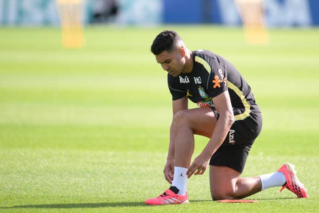 Fußball, WM 2026, 20260615, Training Brasilien. Im Bild CASEMIRO (Brasilien, 5) bindet Schuhe. Morristown Red-Bull-Akademie New Jersey Vereinigte Staaten von Amerika