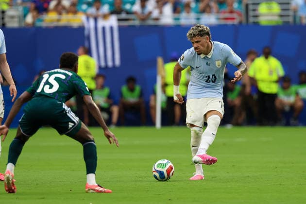 MIAMI GARDENS, FL - JUNE 15: Maximiliano Araujo 20 of Uruguay kicks a ball during a FIFA World Cup, WM, Weltmeisterschaft, Fussball 2026 Group H match between Saudi Arabia and Uruguay on June 15, 2026 at Miami Stadium, in Miami Gardens, Fla.(Photo by Chris Arjoon Icon Sportswire) SOCCER: JUN 15 FIFA World Cup 26 Group H - Saudi Arabia vs Uruguay EDITORIAL USE ONLY Icon26061500100010