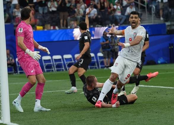Iran v New Zealand - FIFA World Cup, WM, Weltmeisterschaft, Fussball 2026 - Group G SANTA CLARA, UNITED STATES - JUNE 15: Mehdi Taremi (9) of Iran in action during the 2026 FIFA World Cup First Stage Group G match between IR Iran and New Zealand at the Los Angeles Stadium (SoFi Stadium) in Inglewood, California, United States on June 15, 2026. Tayfun Coskun Anadolu California United States. Editorial use only. Please get in touch for any other usage.  Copyright: x2026xAnadoluxTayfunxCoskunx