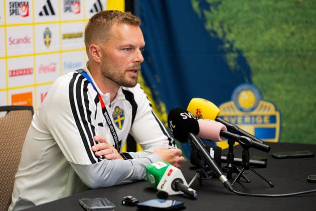 260615 Assistant coach Sebastian Larsson of the Swedish men s national football team in the mixed zone after a training session during day 5 on June 15, 2026 in Dallas. Photo: Petter Arvidson BILDBYRAN kod PA PA1236 fotboll football soccer fotball vm fotbolls-vm fotball-vm fotbolls-vm 2026 FIFA World Cup, WM, Weltmeisterschaft, Fussball 2026 mixed zone sverige sweden sverige a day 5 bbeng