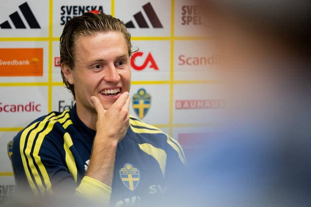 260615 Mattias Svanberg of the Swedish men s national football team in the mixed zone after a training session during day 5 on June 15, 2026 in Dallas. Photo: Petter Arvidson BILDBYRAN kod PA PA1236 fotboll football soccer fotball vm fotbolls-vm fotball-vm fotbolls-vm 2026 FIFA World Cup, WM, Weltmeisterschaft, Fussball 2026 mixed zone sverige sweden sverige a day 5 bbeng