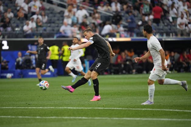 Iran v New Zealand - FIFA World Cup, WM, Weltmeisterschaft, Fussball 2026 - Group G SANTA CLARA, UNITED STATES - JUNE 15: Chris Wood (9) of New Zealand in action during the 2026 FIFA World Cup First Stage Group G match between IR Iran and New Zealand at the Los Angeles Stadium (SoFi Stadium) in Inglewood, California, United States on June 15, 2026. Tayfun Coskun Anadolu California United States. Editorial use only. Please get in touch for any other usage.  Copyright: x2026xAnadoluxTayfunxCoskunx