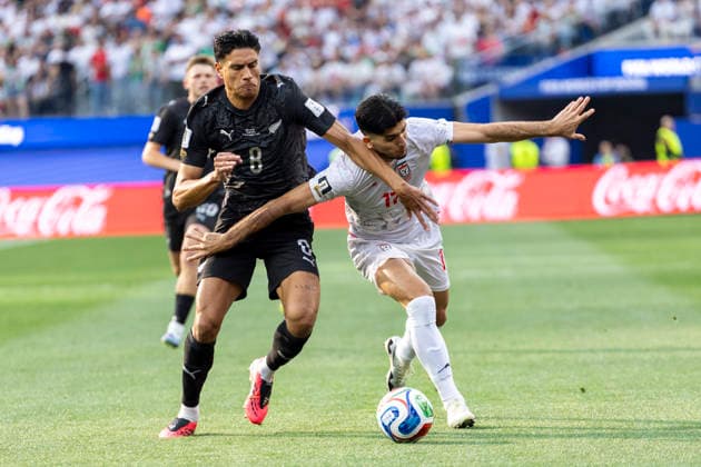 June 15, 2026, Los Angeles, California, USA: New Zealand Marko Stamenic (8) and IR Iran Arya Yousefi (17) vie for the ball during the FIFA World Cup, WM, Weltmeisterschaft, Fussball Group G soccer match at SoFi Stadium in Inglewood, Calif., Monday, June 15, 2026. World Cup 2026: IR Iran Vs New Zealand  - ZUMAc68_ 20260615_zaf_c68_029 Copyright: xRingoxChiux