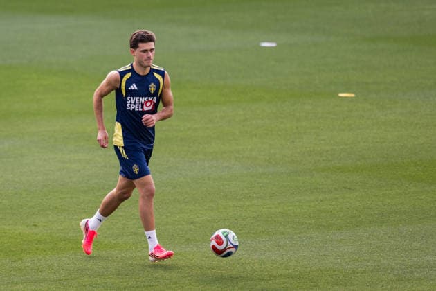 260615 Besfort Zeneli of the Swedish national football team at a training session during day 5 of the FIFA World Cup, WM, Weltmeisterschaft, Fussball 2026 on June 15, 2026 in Dallas. Photo: Petter Arvidson BILDBYRAN kod PA PA1235 fotboll football soccer fotball vm fotbolls-vm fotball-vm fotbolls-vm 2026 fifa world cup 2026 träning practice training sverige sweden sverige a bbeng