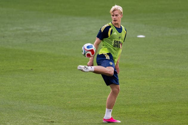260615 Lucas Bergvall of the Swedish national football team at a training session during day 5 of the FIFA World Cup, WM, Weltmeisterschaft, Fussball 2026 on June 15, 2026 in Dallas. Photo: Petter Arvidson BILDBYRAN kod PA PA1235 fotboll football soccer fotball vm fotbolls-vm fotball-vm fotbolls-vm 2026 fifa world cup 2026 träning practice training sverige sweden sverige a bbeng