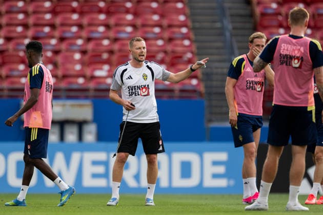 260615 Assistant coach Sebastian Larsson of the Swedish national football team at a training session during day 5 of the FIFA World Cup, WM, Weltmeisterschaft, Fussball 2026 on June 15, 2026 in Dallas. Photo: Petter Arvidson BILDBYRAN kod PA PA1235 fotboll football soccer fotball vm fotbolls-vm fotball-vm fotbolls-vm 2026 fifa world cup 2026 träning practice training sverige sweden sverige a bbeng