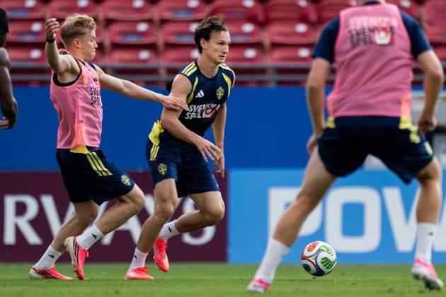 260615 Daniel Svensson and Hjalmar Ekdal of the Swedish national football team at a training session during day 5 of the FIFA World Cup, WM, Weltmeisterschaft, Fussball 2026 on June 15, 2026 in Dallas. Photo: Petter Arvidson BILDBYRAN kod PA PA1235 fotboll football soccer fotball vm fotbolls-vm fotball-vm fotbolls-vm 2026 fifa world cup 2026 träning practice training sverige sweden sverige a bbeng
