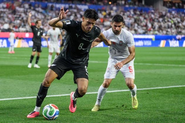 260615 Marko Stamenic of New Zealand and Milad Mohammadi of Iran during the FIFA World Cup, WM, Weltmeisterschaft, Fussball 2026 football match between Iran and New Zealand on June 15, 2026 in Los Angeles. Photo: Joel Marklund BILDBYRAN kod JM JM0824 bbeng fotboll football soccer fotball vm fotbolls-vm fotball-vm fotbolls-vm 2026 fifa world cup 2026 iran nya zeeland new zealand