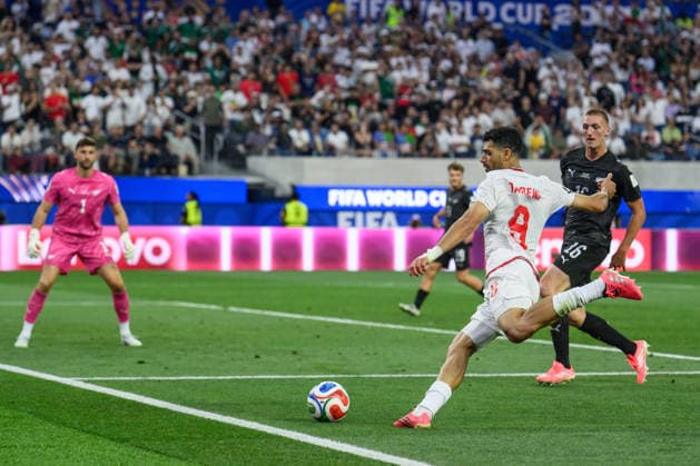 260615 Mehdi Taremi of Iran against goalkeeper Max Crocombe and Finn Surman of New Zealand during the FIFA World Cup, WM, Weltmeisterschaft, Fussball 2026 football match between Iran and New Zealand on June 15, 2026 in Los Angeles. Photo: Joel Marklund BILDBYRAN kod JM JM0824 bbeng fotboll football soccer fotball vm fotbolls-vm fotball-vm fotbolls-vm 2026 fifa world cup 2026 iran nya zeeland new zealand