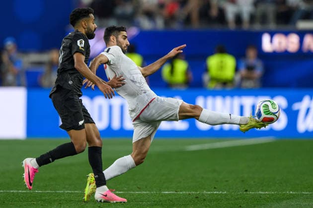 260615 Sarpreet Singh of New Zealand and Milad Mohammadi of Iran during the FIFA World Cup, WM, Weltmeisterschaft, Fussball 2026 football match between Iran and New Zealand on June 15, 2026 in Los Angeles. Photo: Joel Marklund BILDBYRAN kod JM JM0824 bbeng fotboll football soccer fotball vm fotbolls-vm fotball-vm fotbolls-vm 2026 fifa world cup 2026 iran nya zeeland new zealand