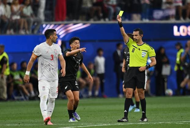 Iran v New Zealand - FIFA World Cup, WM, Weltmeisterschaft, Fussball 2026 - Group G SANTA CLARA, UNITED STATES - JUNE 15: Referee shows a yellow card to Ehsan Hajsafi (3) of IR Iran during the 2026 FIFA World Cup First Stage Group G match between IR Iran and New Zealand at the Los Angeles Stadium (SoFi Stadium) in Inglewood, California, United States on June 15, 2026. Tayfun Coskun Anadolu California United States. Editorial use only. Please get in touch for any other usage.  Copyright: x2026xAnadoluxTayfunxCoskunx