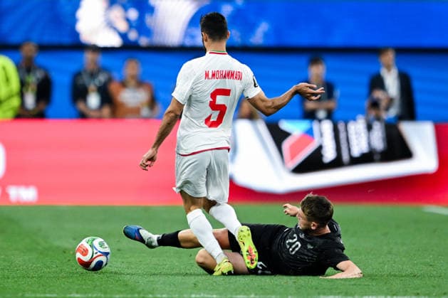 Milad Mohammadi of IR Iran (L) and Callum McCowatt of New Zealand (R) fight for possession during a FIFA Men’s World Cup 2026 Group Stage football match between Iran and New Zealand at Los Angeles Stadium, in Inglewood on June 15th 2026 (Photo by Nayra Halm SPP)  Copyright: xNayraxHalm SPPx Sportspressphoto_SPR167586