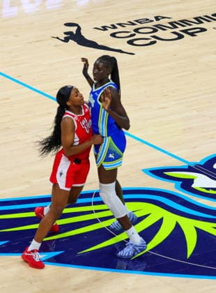 June 15, 2026, Arlington, Texas, USA: ARLINGTON, TX : Dallas Wings forward Awak Kuier (34) defends against Las Vegas Aces guard Jackie Young (0) during their Commissioner CupÃ¢â‚¬â ¢s game at College Park Center in Arlington on Wednesday night. Arlington USA - ZUMAm257 20260615_zsp_m257_004 Copyright: xBrianxMcLeanx