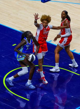 June 15, 2026, Arlington, Texas, USA: ARLINGTON, TX : Dallas Wings forward Awak Kuier (34) eyes the basket as Las Vegas Aces forward Nalyssa Smith (3) and Las Vegas Aces forward Cheyenne Parker-Tyus (32) defend during their Commissioner CupÃ¢â‚¬â ¢s game at College Park Center in Arlington on Wednesday night. Arlington USA - ZUMAm257 20260615_zsp_m257_005 Copyright: xBrianxMcLeanx