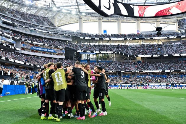 Elijah Just of New Zealand and team mates celebrate after scoring the team s second goal during a FIFA Men’s World Cup 2026 Group Stage football match between Iran and New Zealand at Los Angeles Stadium, in Inglewood on June 15th 2026 (Photo by Nayra Halm SPP)  Copyright: xNayraxHalm SPPx Sportspressphoto_SPR167615