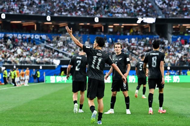Elijah Just of New Zealand and team mates celebrate after scoring the team s second goal during a FIFA Men’s World Cup 2026 Group Stage football match between Iran and New Zealand at Los Angeles Stadium, in Inglewood on June 15th 2026 (Photo by Nayra Halm SPP)  Copyright: xNayraxHalm SPPx Sportspressphoto_SPR167617