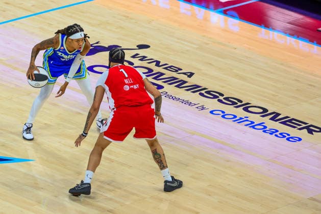 June 15, 2026, Arlington, Texas, USA: ARLINGTON, TX : Dallas Wings forward Amy Okonkwo (0) looks for an open teammate as Las Vegas Aces forward Kierstan Bell (1) defends during their Commissioner CupÃ¢â‚¬â ¢s game at College Park Center in Arlington on Wednesday night. Arlington USA - ZUMAm257 20260615_zsp_m257_013 Copyright: xBrianxMcLeanx