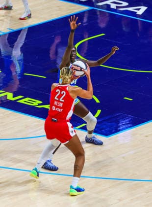 June 15, 2026, Arlington, Texas, USA: ARLINGTON, TX : Dallas Wings forward Awak Kuier (34) prepares to for a block attempt against Las Vegas Aces center A ja Wilson (22) during their Commissioner CupÃ¢â‚¬â ¢s game at College Park Center in Arlington on Wednesday night. Arlington USA - ZUMAm257 20260615_zsp_m257_020 Copyright: xBrianxMcLeanx