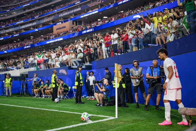 260615 Fans and Ramin Rezaeian of Iran during the FIFA World Cup, WM, Weltmeisterschaft, Fussball 2026 football match between Iran and New Zealand on June 15, 2026 in Los Angeles. Photo: Joel Marklund BILDBYRAN kod JM JM0824 bbeng fotboll football soccer fotball vm fotbolls-vm fotball-vm fotbolls-vm 2026 fifa world cup 2026 iran nya zeeland new zealand publik