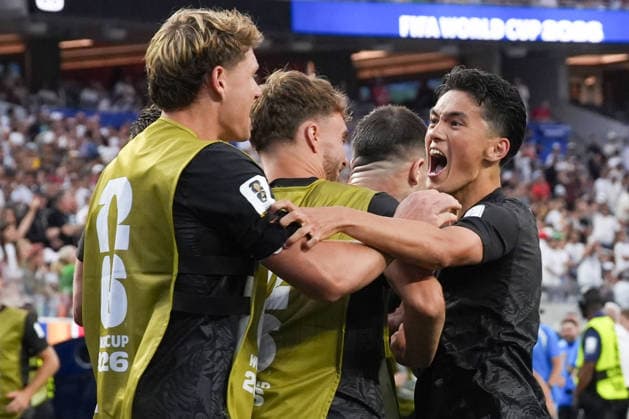 Elijah Just (R) of New Zealand celebrates a goal during a Group G match of the 2026 FIFA World Cup, WM, Weltmeisterschaft, Fussball between Iran and New Zealand at SoFi Stadium in Los Angeles, USA, 15 June 2026. FIFA World Cup 2026 - Group G - Iran - New Zeland !ACHTUNG: NUR REDAKTIONELLE NUTZUNG!  Copyright: xOmarxAlonsox GR2225 20260616-55020607261_1