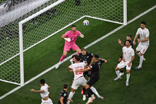 Goalkeeper Max Crocombe of New Zealand, New Zealand All Whites v IR Iran, Group G football match of the FIFA World Cup, WM, Weltmeisterschaft, Fussball 2026 at Los Angeles Stadium, Los Angeles, USA on Monday 15 June 2026. Photo: Andrew Cornaga Los Angeles New Zealand Copyright: xAndrewxCornaga x