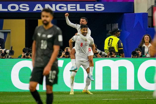 USA: Fußball FIFA World Cup, WM, Weltmeisterschaft, Fussball 2026 Gruppenphase Gruppe G Iran vs Neuseeland SoFi Stadium (Inglewood, Los Angeles County, Kalifornien): Tor und Torjubel zum 2:2 Ausgleich durch Mohammad Mohebbi (Iran 8) Freude, Emotionen, Jubel