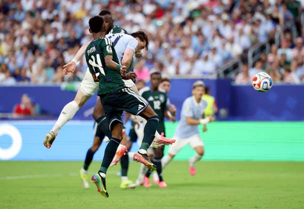 (260616) -- MIAMI, June 16, 2026 -- Federico Vinas of Uruguay fights for a head ball during the group H match between Saudi Arabia and Uruguay at the 2026 FIFA World Cup, WM, Weltmeisterschaft, Fussball at Miami Stadium, Miami, the United States, June 15, 2026. ) (SP)U.S.-MIAMI-FOOTBALL-FIFA WORLD CUP-GROUP H-KSA VS URU ZhangxChen 