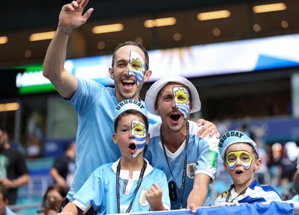 (260616) -- MIAMI, June 16, 2026 -- Fans of Uruguay are seen before the group H match between Saudi Arabia and Uruguay at the 2026 FIFA World Cup, WM, Weltmeisterschaft, Fussball at Miami Stadium, Miami, the United States, June 15, 2026. ) (SP)U.S.-MIAMI-FOOTBALL-FIFA WORLD CUP-GROUP H-KSA VS URU ZhangxChen 