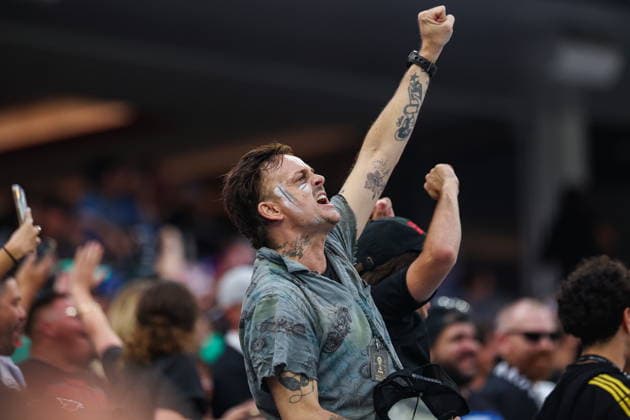 FIFA World Cup, WM, Weltmeisterschaft, Fussball 2026 - Group G - Iran vs New Zealand A New Zealand fan celebrates after New Zealand forward Elijah Just scored a goal in the first half during the FIFA World Cup 2026 group stage match Iran against New Zealand, in Los Angeles, USA, 15 June 2026. LOS ANGELES United States  Copyright: xCHRISxTORRESx