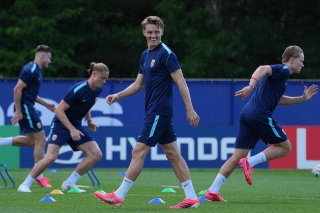 (260616) -- BOSTON, June 16, 2026 -- Martin Odegaard (front) of Norway attends a training session ahead of the group I stage match against Iraq at the FIFA World Cup, WM, Weltmeisterschaft, Fussball 2026 in Boston, the United States, June 15, 2026. ) (SP)U.S.-BOSTON-FOOTBALL-FIFA WORLD CUP-TEAM NORWAY-TRAINING HuangxZongzhi 