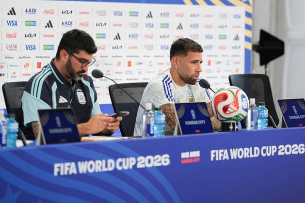 (260616) -- KANSAS CITY, June 16, 2026 -- Nicolas Otamendi (R) of Argentina attends a press conference, PK, Pressekonferenz at Kansas City Stadium in Kansas City, the United States, on June 15, 2026. ) (SP)U.S.-KANSAS CITY-FOOTBALL FIFA World Cup, WM, Weltmeisterschaft, Fussball PRESS CONFERENCE-ARGENTINA DuxYu 