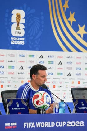 (260616) -- KANSAS CITY, June 16, 2026 -- Argentina s head coach Lionel Scaloni attends a press conference, PK, Pressekonferenz at Kansas City Stadium in Kansas City, the United States, on June 15, 2026. ) (SP)U.S.-KANSAS CITY-FOOTBALL FIFA World Cup, WM, Weltmeisterschaft, Fussball PRESS CONFERENCE-ARGENTINA DuxYu 
