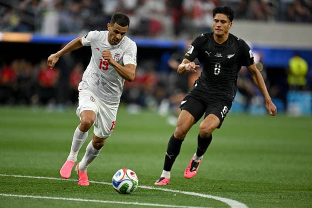 Iran v New Zealand - FIFA World Cup, WM, Weltmeisterschaft, Fussball 2026 - Group G LOS ANGELES, UNITED STATES - JUNE 15: Ali Nemati (19) of Iran in action against Marko Stamenic (8) of New Zealand during the 2026 FIFA World Cup First Stage Group G match between IR Iran and New Zealand at the Los Angeles Stadium (SoFi Stadium) in Inglewood, California, United States on June 15, 2026. Tayfun Coskun Anadolu California United States. Editorial use only. Please get in touch for any other usage.  Copyright: x2026xAnadoluxTayfunxCoskunx
