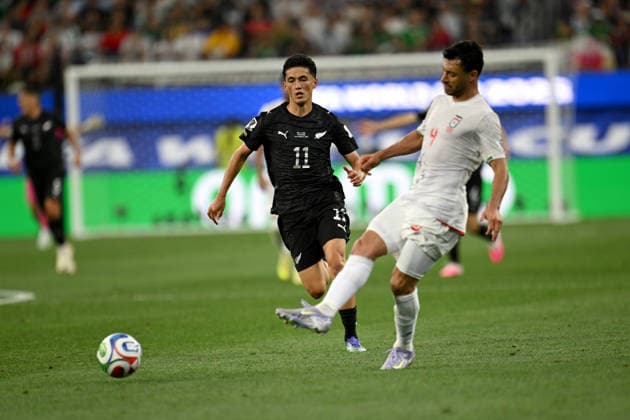 Iran v New Zealand - FIFA World Cup, WM, Weltmeisterschaft, Fussball 2026 - Group G LOS ANGELES, UNITED STATES - JUNE 15: Mehdi Taremi (9) of Iran in action against Eli Just (11) of New Zealand during the 2026 FIFA World Cup First Stage Group G match between IR Iran and New Zealand at the Los Angeles Stadium (SoFi Stadium) in Inglewood, California, United States on June 15, 2026. Tayfun Coskun Anadolu California United States. Editorial use only. Please get in touch for any other usage.  Copyright: x2026xAnadoluxTayfunxCoskunx