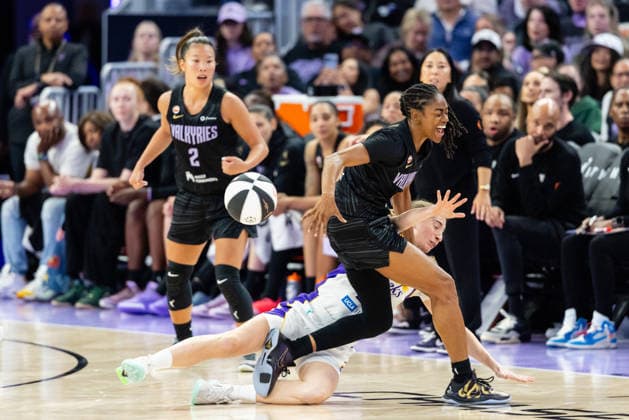 SAN FRANCISCO, CA - JUNE 15: Tiffany Hayes 15 of the Golden State Valkyries is fouled by Kate Martin 21 of the Los Angeles Sparks during a WNBA, Basketball Damen, USA Commissioner™s Cup game on June 15, 2026 at Chase Center in San Francisco, CA. (Photo by Matthew Huang Icon Sportswire) WNBA: JUN 15 Los Angeles Sparks at Golden State Valkyries EDITORIAL USE ONLY Icon260615018