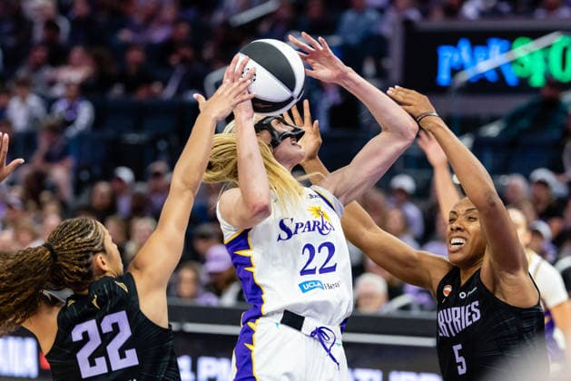 SAN FRANCISCO, CA - JUNE 15: Cameron Brink 22 of the Los Angeles Sparks is fouled by Kayla Thornton 5 of the Golden State Valkyries during a WNBA, Basketball Damen, USA Commissioner™s Cup game on June 15, 2026 at Chase Center in San Francisco, CA. (Photo by Matthew Huang Icon Sportswire) WNBA: JUN 15 Los Angeles Sparks at Golden State Valkyries EDITORIAL USE ONLY Icon260615022