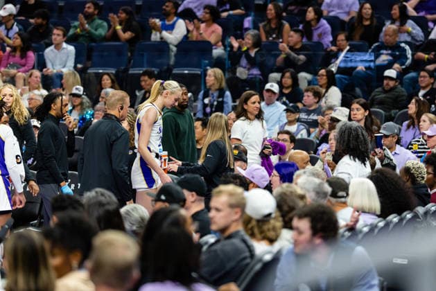 SAN FRANCISCO, CA - JUNE 15: Cameron Brink 22 of the Los Angeles Sparks walks out of the court during a WNBA, Basketball Damen, USA Commissioner™s Cup game against the Golden State Valkyries on June 15, 2026 at Chase Center in San Francisco, CA. (Photo by Matthew Huang Icon Sportswire) WNBA: JUN 15 Los Angeles Sparks at Golden State Valkyries EDITORIAL USE ONLY Icon260615025