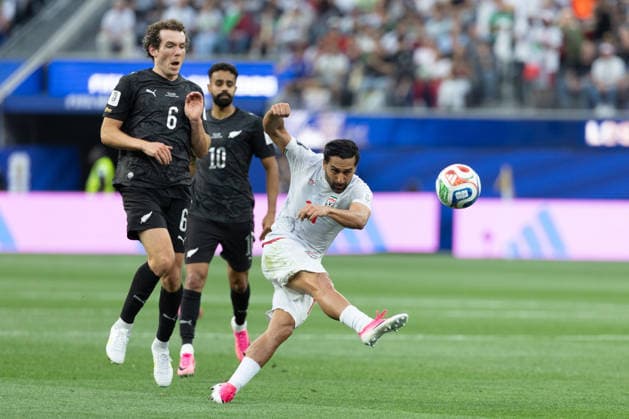 INGLEWOOD, CA - JUNE 15: Saman Ghoddos 14 of IR Iran shoots the ball during the FIFA World Cup, WM, Weltmeisterschaft, Fussball 2026 Group G match between IR Iran and New Zealand on June 15, 2026 at Los Angeles Stadium in Inglewood, CA. (Photo by Karl Anderson Icon Sportswire) SOCCER: JUN 15 FIFA World Cup 26 Group G - IR Iran vs New Zealand EDITORIAL USE ONLY Icon272260615003