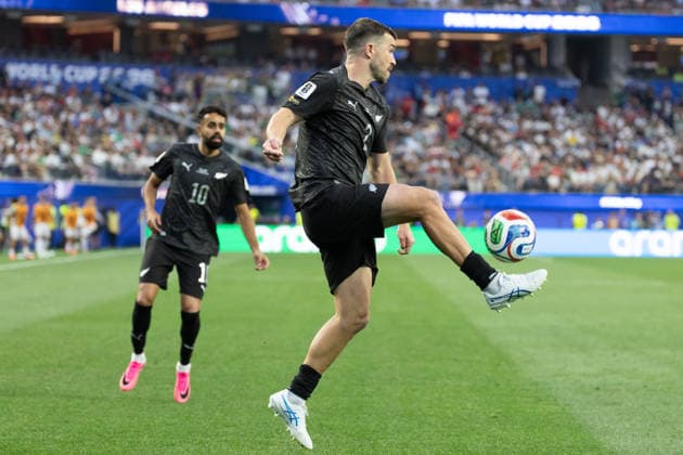 INGLEWOOD, CA - JUNE 15: Tim Payne 2 of New Zealand traps the ball during the FIFA World Cup, WM, Weltmeisterschaft, Fussball 2026 Group G match between IR Iran and New Zealand on June 15, 2026 at Los Angeles Stadium in Inglewood, CA. (Photo by Karl Anderson Icon Sportswire) SOCCER: JUN 15 FIFA World Cup 26 Group G - IR Iran vs New Zealand EDITORIAL USE ONLY Icon272260615014