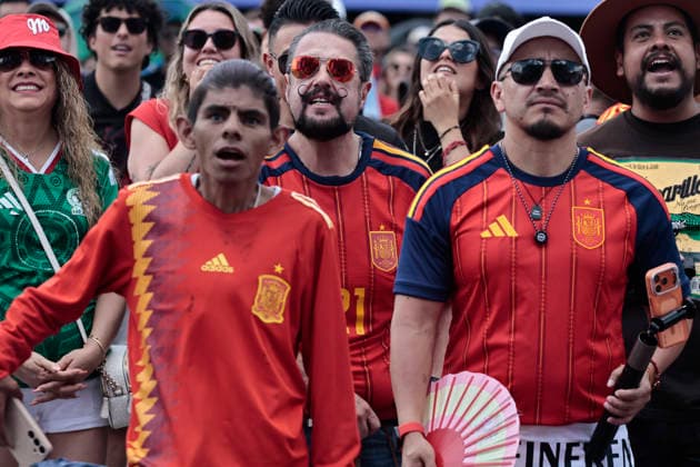 June 15, 2026, Mexico City, Cdmx, Mexico: The 2026 FIFA World Cup, WM, Weltmeisterschaft, Fussball matches are being broadcast for free in Mexico City s Plaza de la ConstitucioÂ³n. As part of the fifth day of matches, the Spain vs. Cape Verde game was shown, ending in a 0-0 draw. A small group of Spaniards attended. The Belgium vs. Egypt match was also broadcast, ending in a 1-1 draw. A couple of Egyptian fans and one Belgian fan attended, celebrating their teams goals with great excitement among Mexicans and people from other countries. Mexico City Mexico - ZUMAp204 0859218828st Copyright: xJosuexPerezx