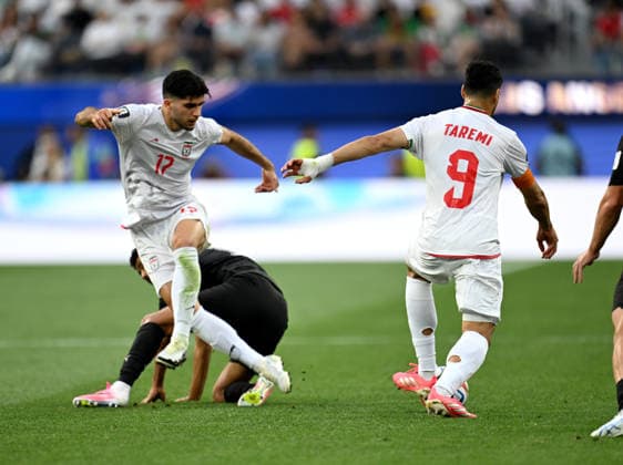 Iran v New Zealand - FIFA World Cup, WM, Weltmeisterschaft, Fussball 2026 - Group G LOS ANGELES, UNITED STATES - JUNE 15: Aria Yousefi (17) and Mehdi Taremi (9) of Iran are in action during the 2026 FIFA World Cup First Stage Group G match between IR Iran and New Zealand at the Los Angeles Stadium (SoFi Stadium) in Inglewood, California, United States on June 15, 2026. Tayfun Coskun Anadolu California United States. Editorial use only. Please get in touch for any other usage.  Copyright: x2026xAnadoluxTayfunxCoskunx