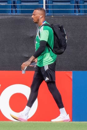 June 15, 2026, Boca Raton, Fl, USA: CuraoÂßao goalkeeper ELOY ROOM arrives in green training gear for the morning session at the teamÃ¢â‚¬â ¢s Boca Raton base. Boca Raton USA - ZUMAc343 0859231965st Copyright: xChrisxBeckettx