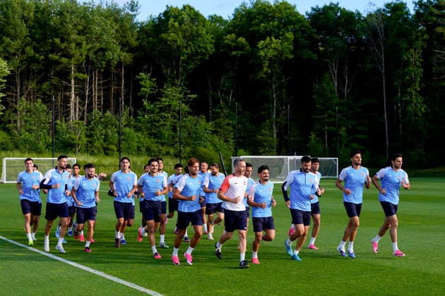 (260616) -- BOSTON, June 16, 2026 -- Players of Iraq attend a training session ahead of the group I stage match against Norway at the FIFA World Cup, WM, Weltmeisterschaft, Fussball 2026 in Boston, the United States, June 15, 2026. ) (SP)U.S.-BOSTON-FOOTBALL-FIFA WORLD CUP-TEAM IRAQ-TRAINING ChenxYichen 